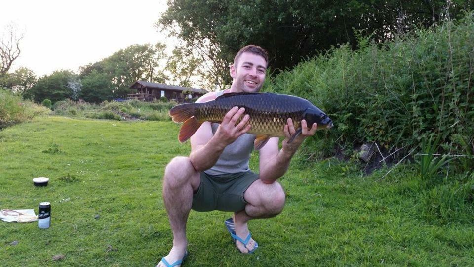 Marsh Water Ponds Fishery Villa Kidwelly Exterior photo