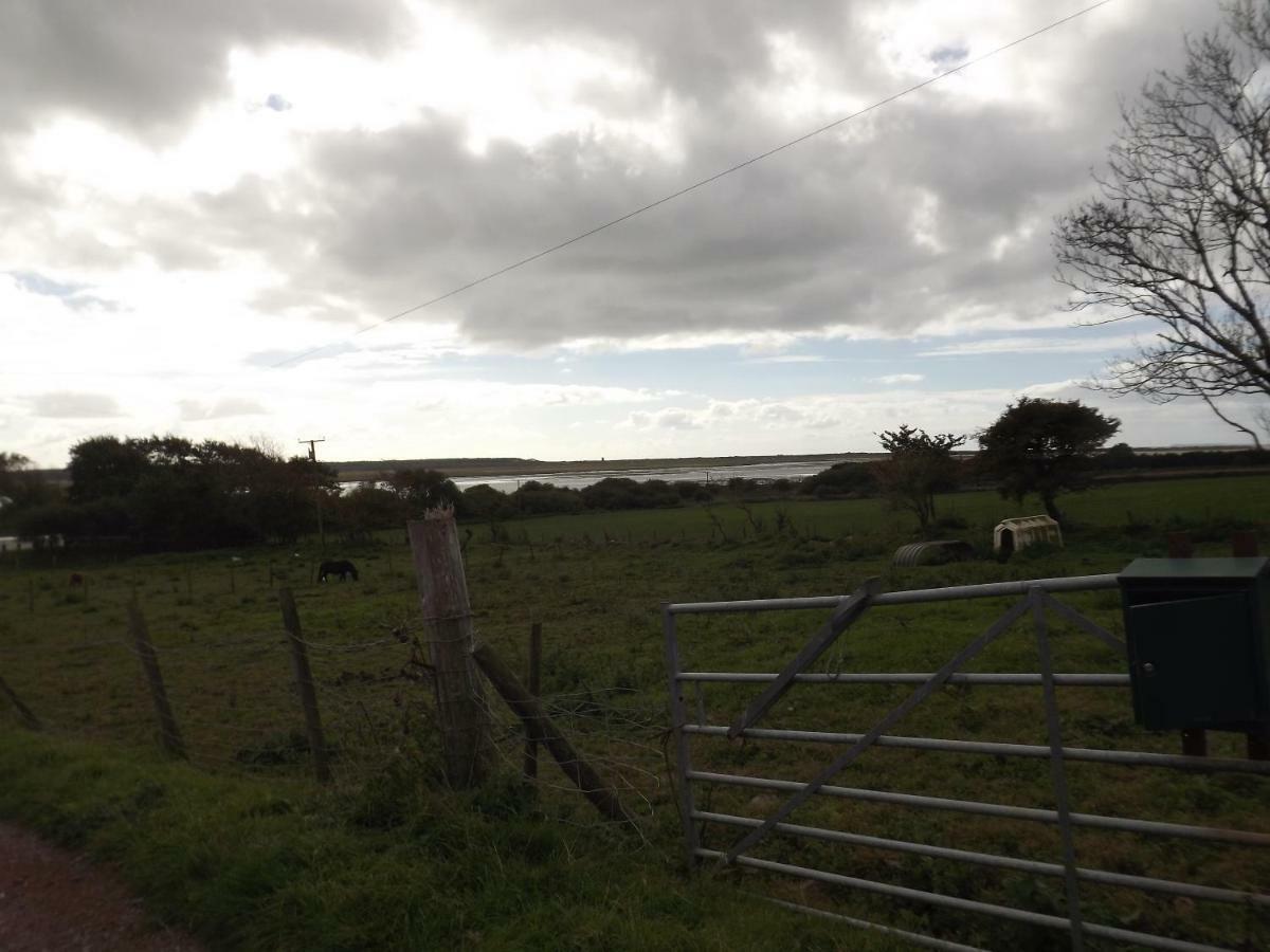 Marsh Water Ponds Fishery Villa Kidwelly Exterior photo